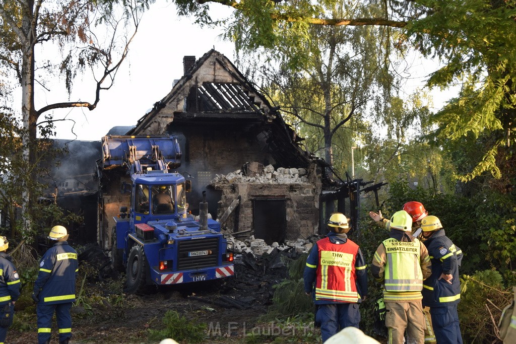 Grossfeuer Einfamilienhaus Siegburg Muehlengrabenstr P0972.JPG - Miklos Laubert